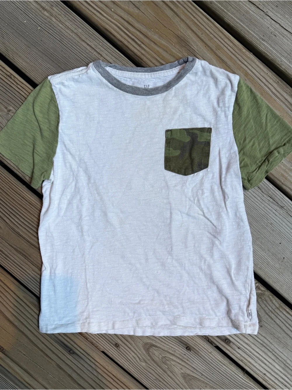 GAP Kids Boys Size Medium 8 Colorblock Camo Pocket Tee White Green